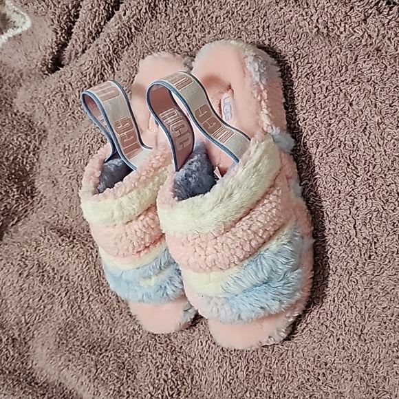 Ugg Fluff Yeah Slide - Picture 2 of 5